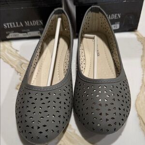 Gray women’s flats